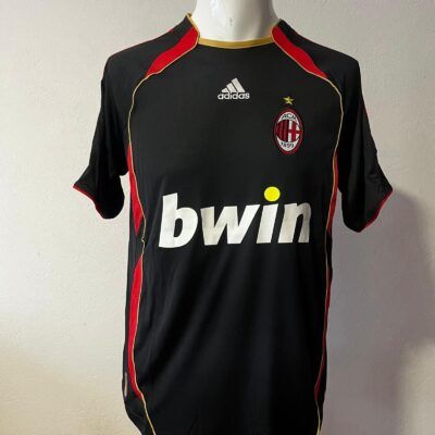 Camiseta Retro Milan Alternativa negra Ronaldo 06/07 talle XL
