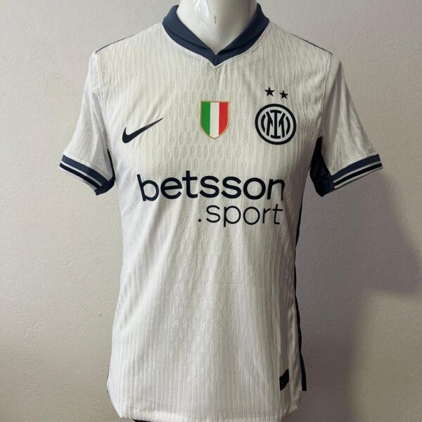 Camiseta Inter alternativa Lautaro 2024/25 talle M