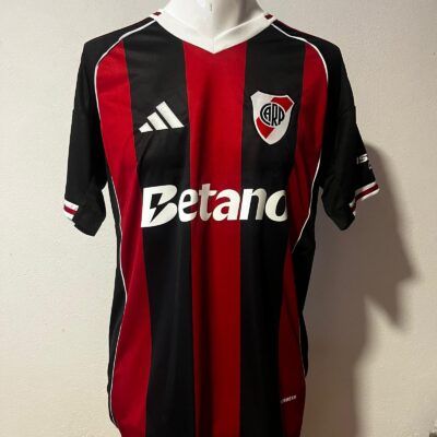 Camiseta River alternativa 2025 talle XL