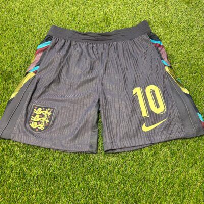 Short Inglaterra alternativo talle M