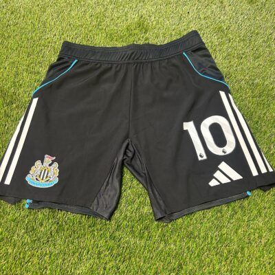 Short Newcastle 2025/26 talle M