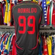 Camiseta Retro Milan Alternativa Negra Ronaldo 06/07 - Imagen 2