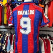 Camiseta Retro Barcelona Ronaldo 96/97 - Imagen 2