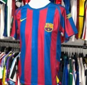 Camiseta Retro Barcelona Ronaldinho 05/06