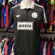 Camiseta OASIS Negra