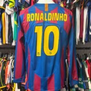 Camiseta Retro Barcelona 05/06 Ronaldinho - Imagen 2